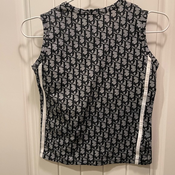 Size 12us but run small because it is body shirt it will be size 6 or 8 us - Picture 2 of 3